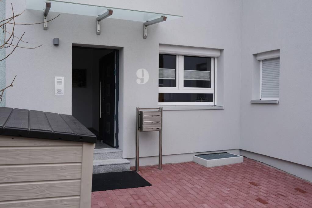 1 Zimmer Wohnung Dg Mit Klimaanlage Und Kleinen Balkon Oedheim Екстер'єр фото